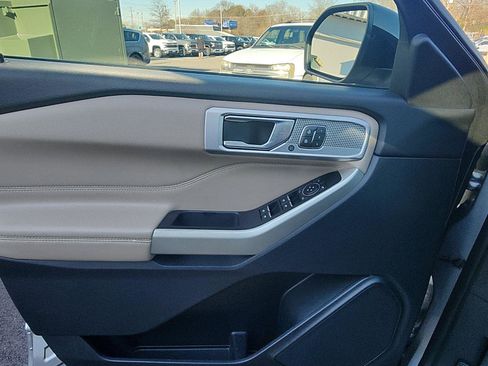Used 2021 Ford Explorer Limited w/ Equipment Group 301A image 18