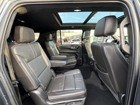 Used 2022 Chevrolet Suburban RST w/ Luxury Package image 11