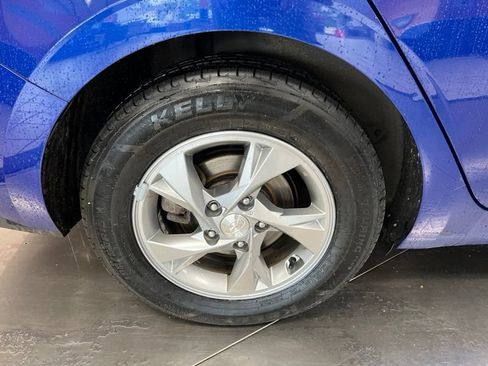 Used 2021 Hyundai Elantra SE FWD image 9