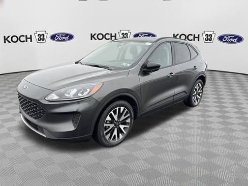 Used 2020 Ford Escape SE Sport image 3