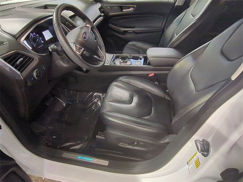 Used 2020 Ford Edge Titanium image 11