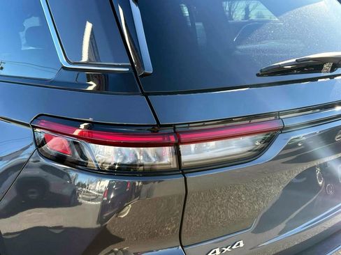 Certified 2023 Jeep Grand Cherokee Laredo w/ Luxury Tech Group I image 8