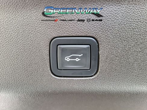 Used 2023 Cadillac Escalade Sport w/ LPO, ONYX Package image 7