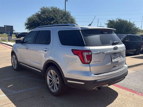 Used 2018 Ford Explorer Limited w/ Equipment Group 301A FWD image 4