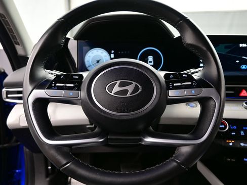 Certified 2025 Hyundai Elantra Limited FWD image 24