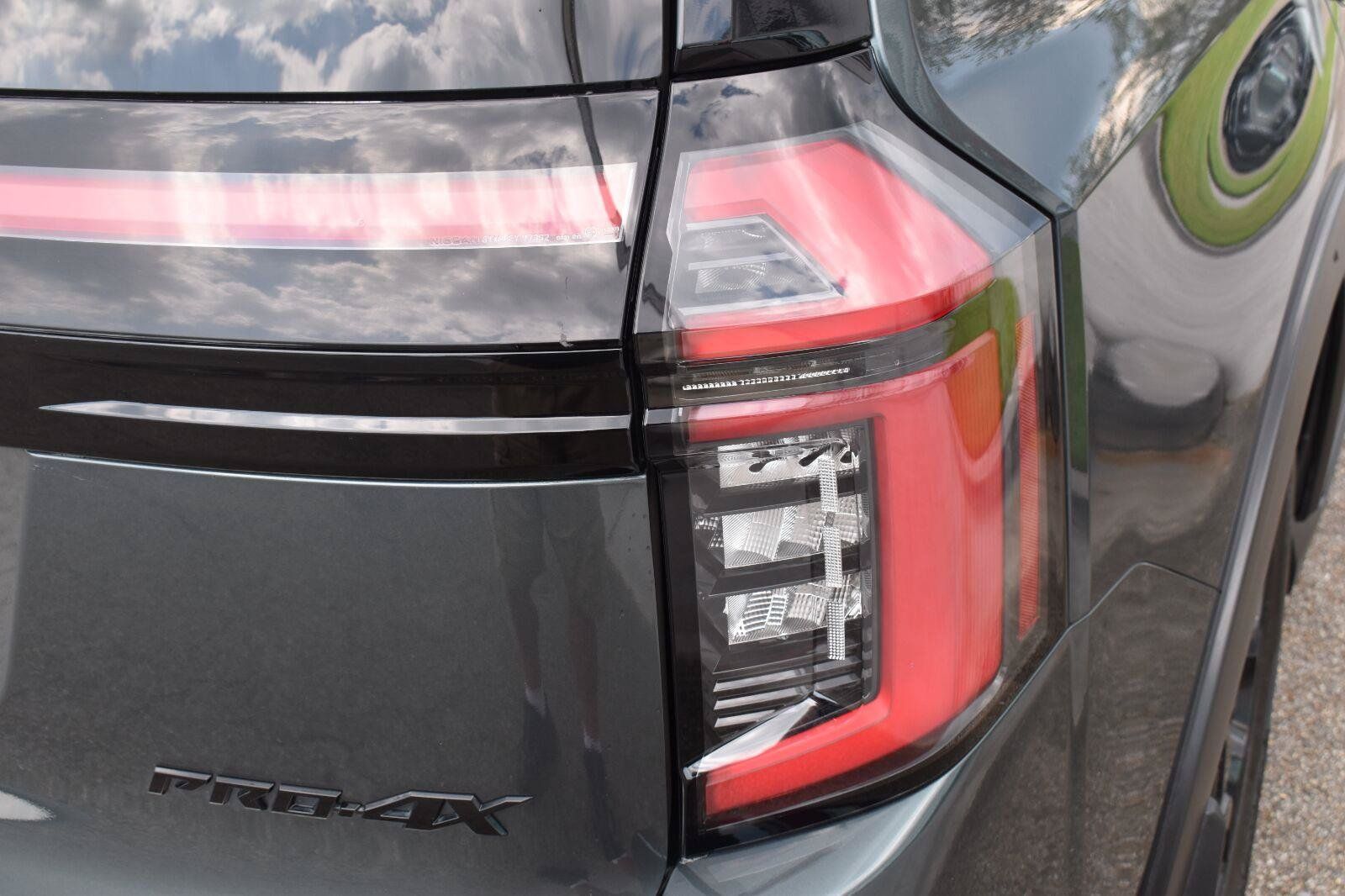 Certified 2025 Nissan Armada PRO-4X AWD/4WD image 11