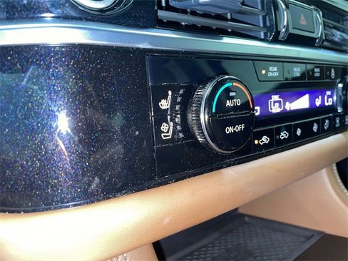Used 2024 Nissan Pathfinder Platinum w/ Black Appearance Package image 31