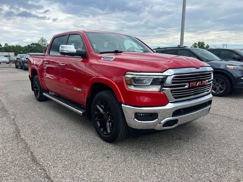Used 2019 RAM 1500 Laramie AWD/4WD image 3