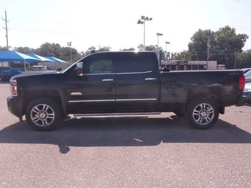Used 2018 Chevrolet Silverado 2500 High Country w/ Duramax Plus Package AWD/4WD image 4