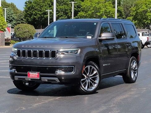 Used 2022 Jeep Wagoneer Series III w/ Premium Group I AWD/4WD image 2