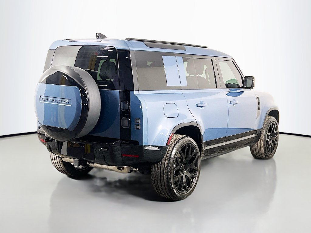 Used 2026 Land Rover Defender 110 X-Dynamic SE AWD/4WD image 5
