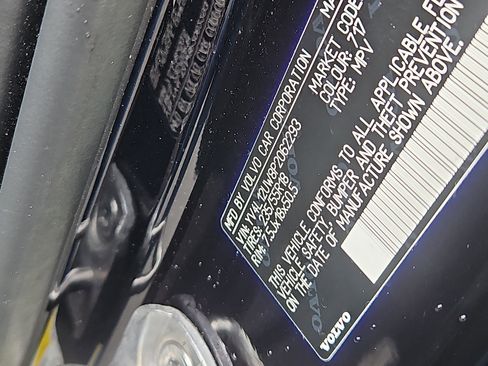 Certified 2023 Volvo XC40 B5 Plus w/ Climate Package image 7