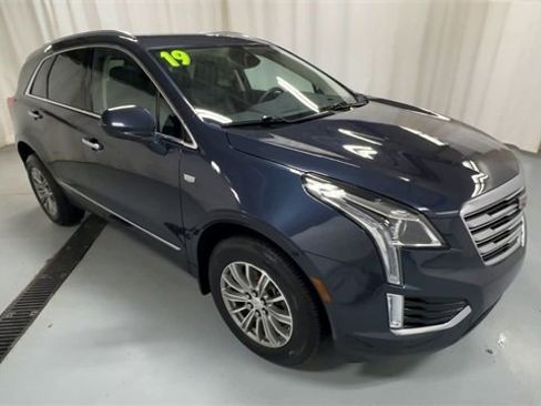 Used 2019 Cadillac XT5 Luxury image 2