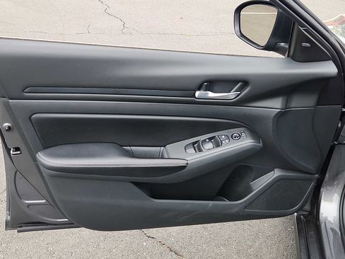 Used 2024 Nissan Altima 2.5 SV FWD image 12