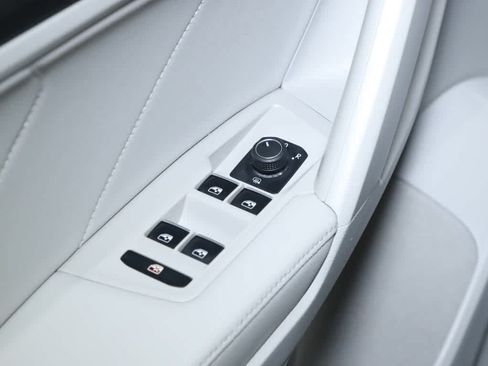 Certified 2023 Volkswagen Tiguan SE R-Line AWD/4WD image 17