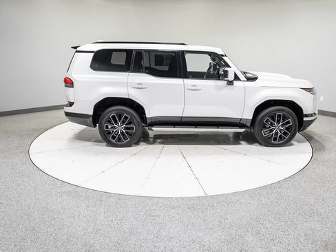 Used 2025 Lexus GX 550 w/ Accessory Package (Z1) AWD/4WD image 9