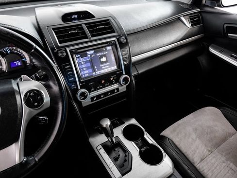 Used 2014 Toyota Camry SE w/ Leather Package image 23