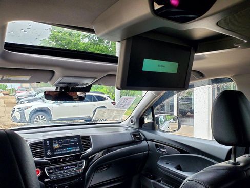 Used 2020 Honda Pilot Touring image 13
