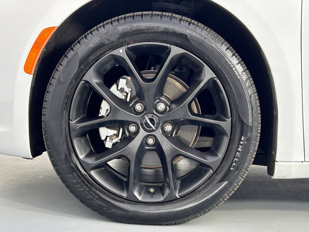 Used 2025 Chrysler Pacifica Limited FWD image 37