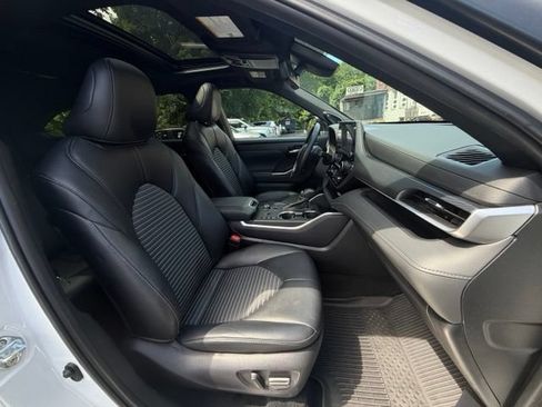 Used 2024 Toyota Highlander XSE AWD/4WD image 12
