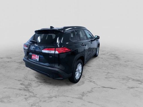 Used 2025 Toyota Corolla Cross LE image 10