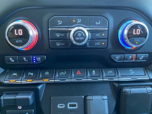 Used 2020 GMC Sierra 1500 SLT image 26