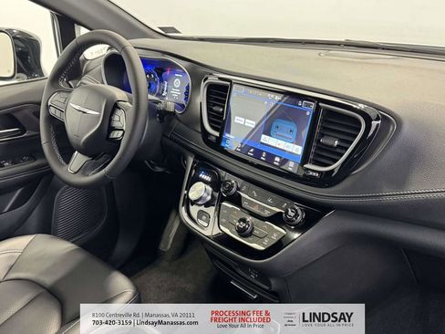 New 2026 Chrysler Pacifica Select w/ S Appearance Package image 10