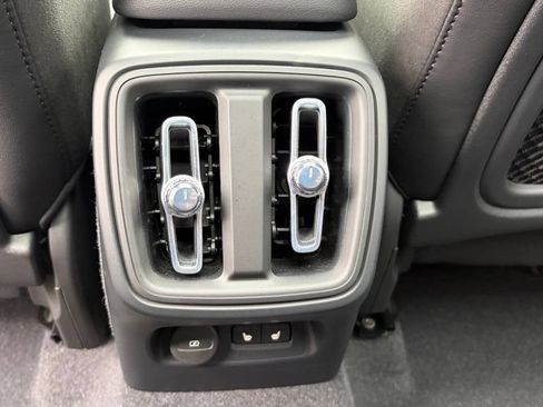 Used 2021 Volvo XC40 T5 R-Design w/ Advanced Package AWD/4WD image 19