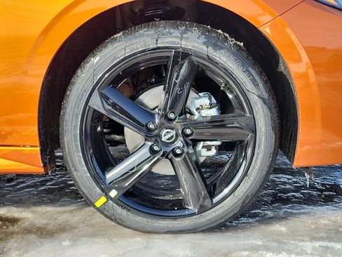 Used 2025 Nissan Sentra SR w/ SR Premium Package image 5