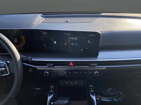 Used 2024 Kia Sorento S image 8