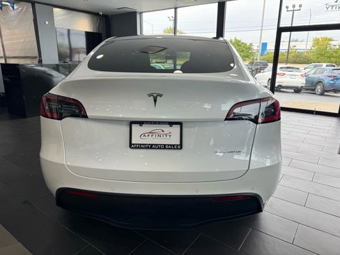 Used 2021 Tesla Model Y Long Range image 3