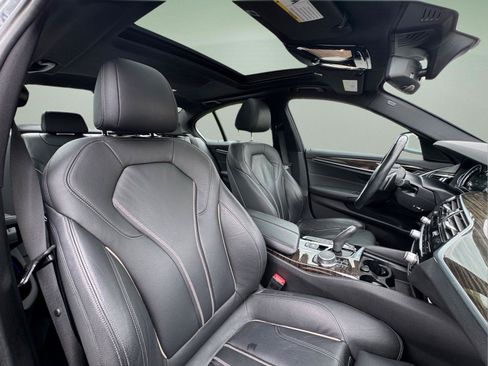 Used 2019 BMW 530e w/ Premium Package RWD image 11