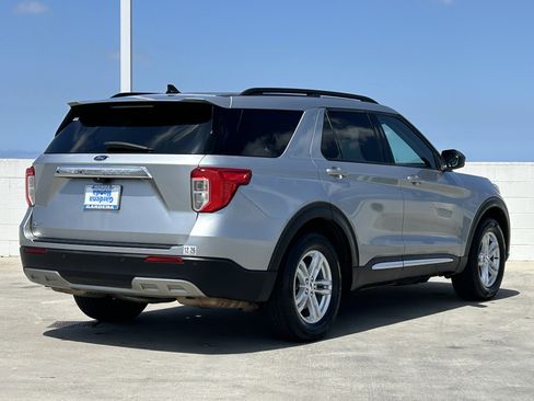 Used 2023 Ford Explorer XLT w/ Equipment Group 202A RWD image 6