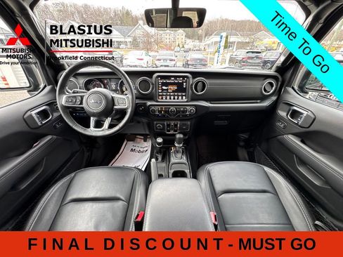 Used 2023 Jeep Wrangler Unlimited Sahara w/ Cold Weather Group AWD/4WD image 25