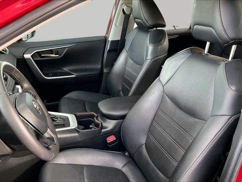 Used 2019 Toyota RAV4 Limited w/ Cold Weather Package FWD image 8