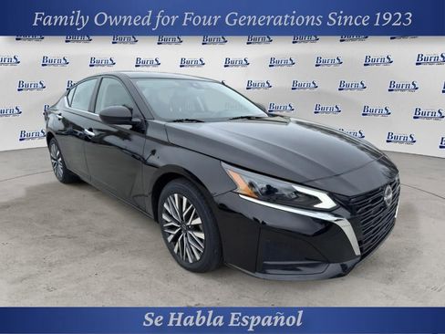 Used 2024 Nissan Altima 2.5 SV FWD image 1