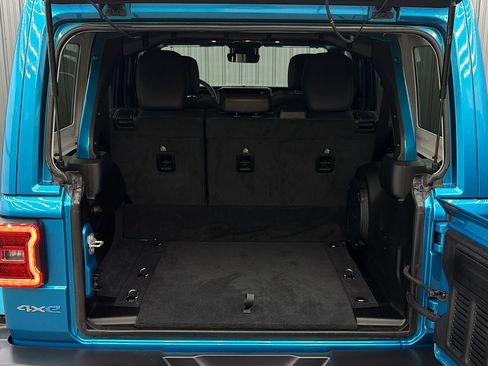 Used 2024 Jeep Wrangler Unlimited Sahara w/ Technology Group image 17