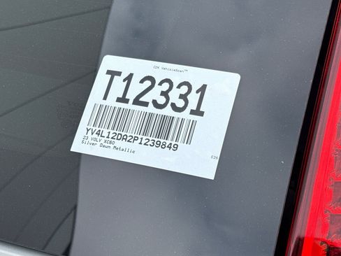 Used 2023 Volvo XC60 B5 Ultimate w/ Protection Package Premier FWD image 35