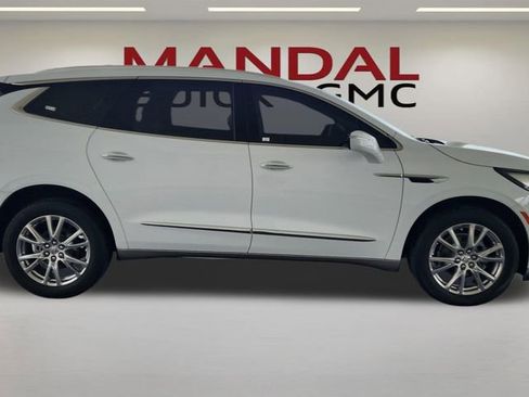 Used 2024 Buick Enclave Essence w/ Experience Buick Package FWD image 7