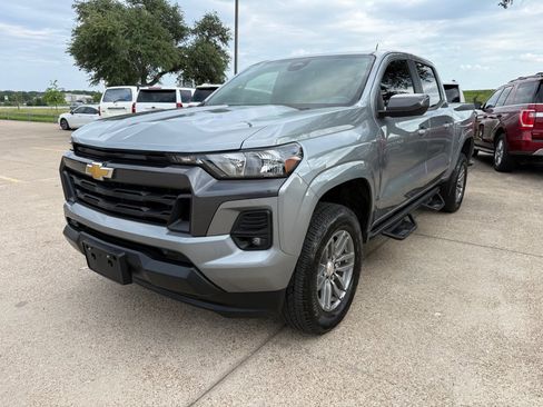 Used 2023 Chevrolet Colorado LT w/ LT Convenience Package RWD image 3