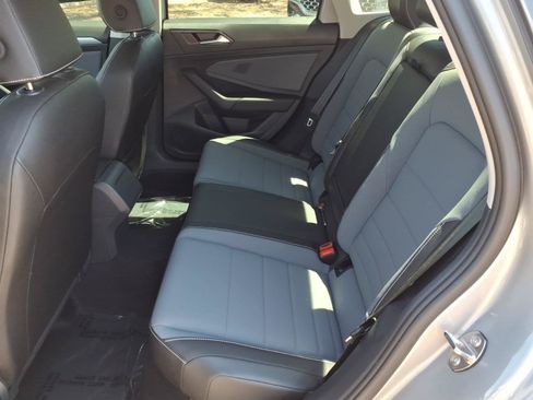 Certified 2025 Volkswagen Jetta SE FWD image 21