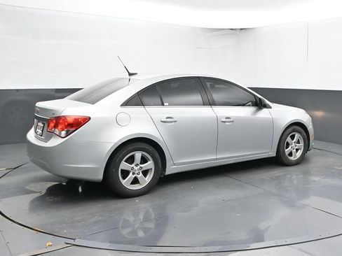 Used 2011 Chevrolet Cruze LT FWD image 2