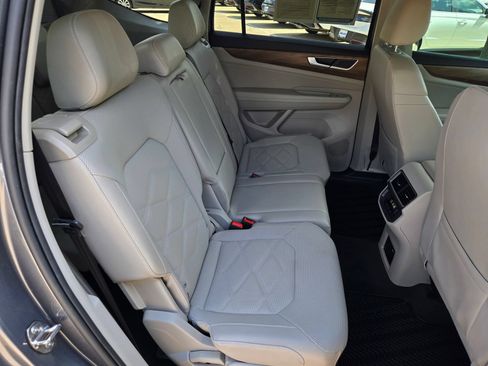 Used 2024 Volkswagen Atlas SE FWD image 28