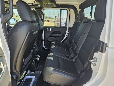 New 2026 Jeep Gladiator Sport AWD/4WD image 12