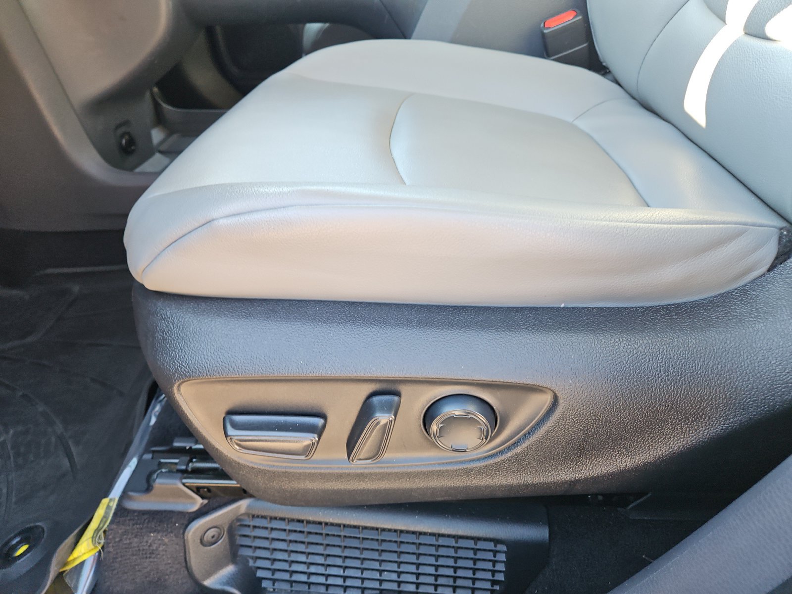 Certified 2022 Toyota Sienna XLE w/ XLE Plus Package FWD image 15