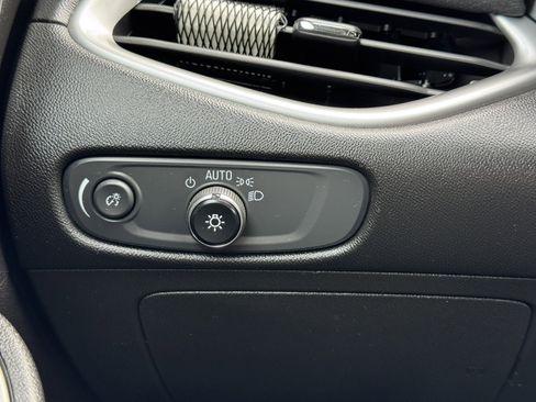 Used 2022 Chevrolet Malibu LT image 30