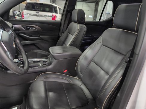 Used 2023 Chevrolet Traverse Premier image 11