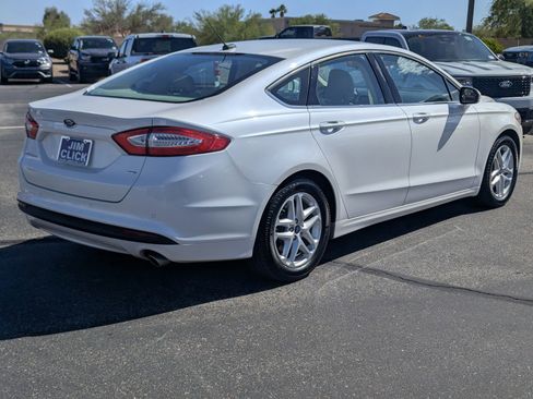 Used 2014 Ford Fusion SE FWD image 2