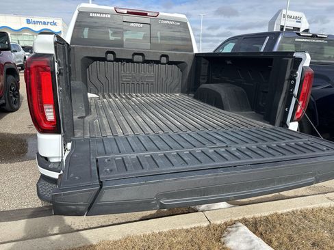 Used 2023 GMC Sierra 1500 AT4 w/ AT4 Premium Package image 9