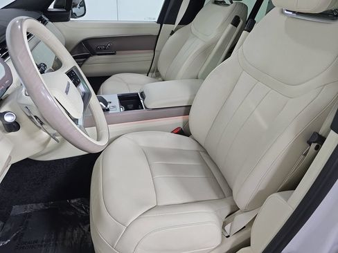 Used 2025 Land Rover Range Rover SE AWD/4WD image 5